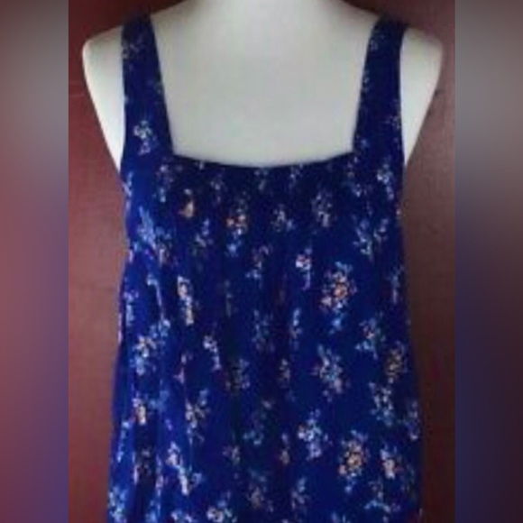 Hollister blue floral flowy tank top with open back size medium GUC - Picture 5 of 7